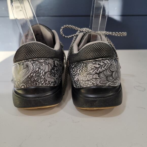 Traq by Alegria Qarma Sneaker In Wild Child Black and White Walking Snea… - Picture 8 of 15